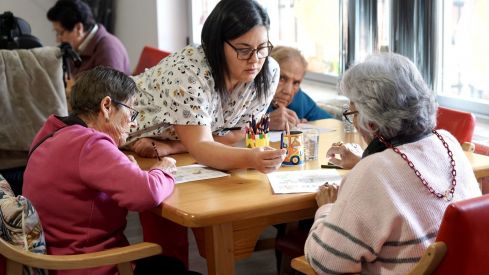 La Asociación de Alzheimer de La Bañeza celebra su 25º aniversario con la ampliación de su Centro de Día
