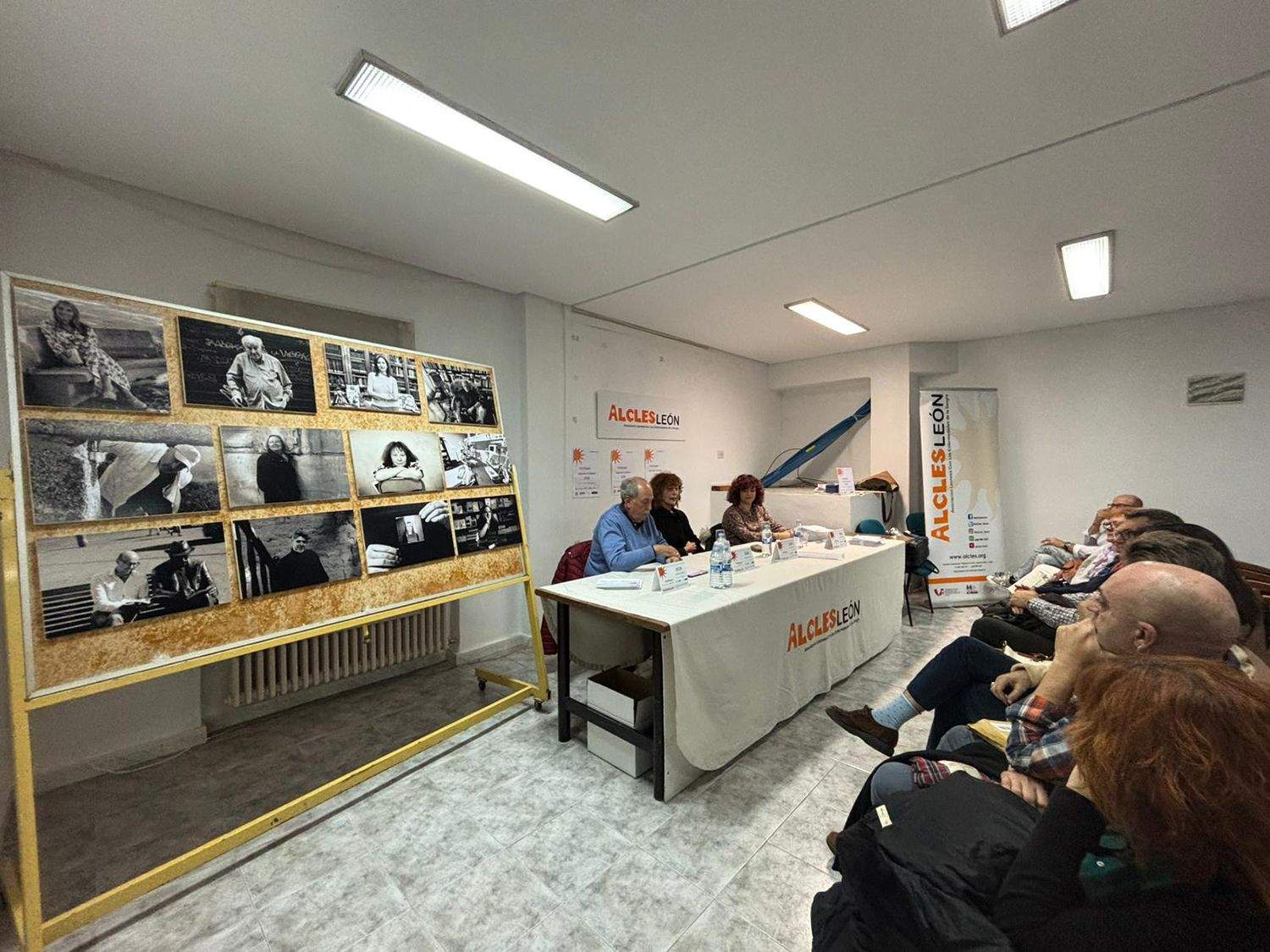 ALCLES dedica la nueva edición de su calendario solidario en el talento literario leonés