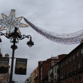 León ya prepara su Navidad: Las luces comienzan a decorar en el centro de la ciudad León ya prepara su Navidad: Las luces comienzan a decorar en el centro de la ciudad
