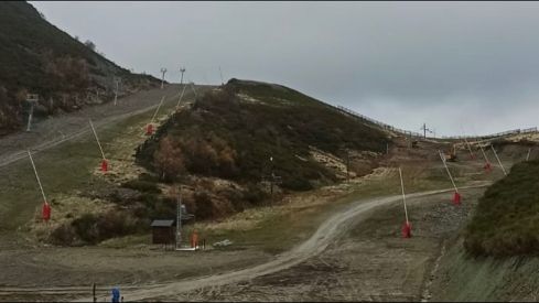 La Estación de Laciana-Leitariegos acelera su modernización a dos semanas del inicio de la temporada de esquí