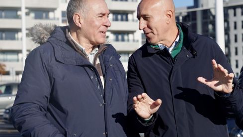 El portavoz de UPL en el Ayuntamiento, Eduardo López Sendino, junto al alcalde de León, José Antonio Diez | Campillo / ICAL