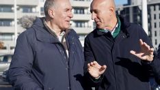 El portavoz de UPL en el Ayuntamiento, Eduardo López Sendino, junto al alcalde de León, José Antonio Diez | Campillo / ICAL El portavoz de UPL en el Ayuntamiento, Eduardo López Sendino, junto al alcalde de León, José Antonio Diez | Campillo / ICAL