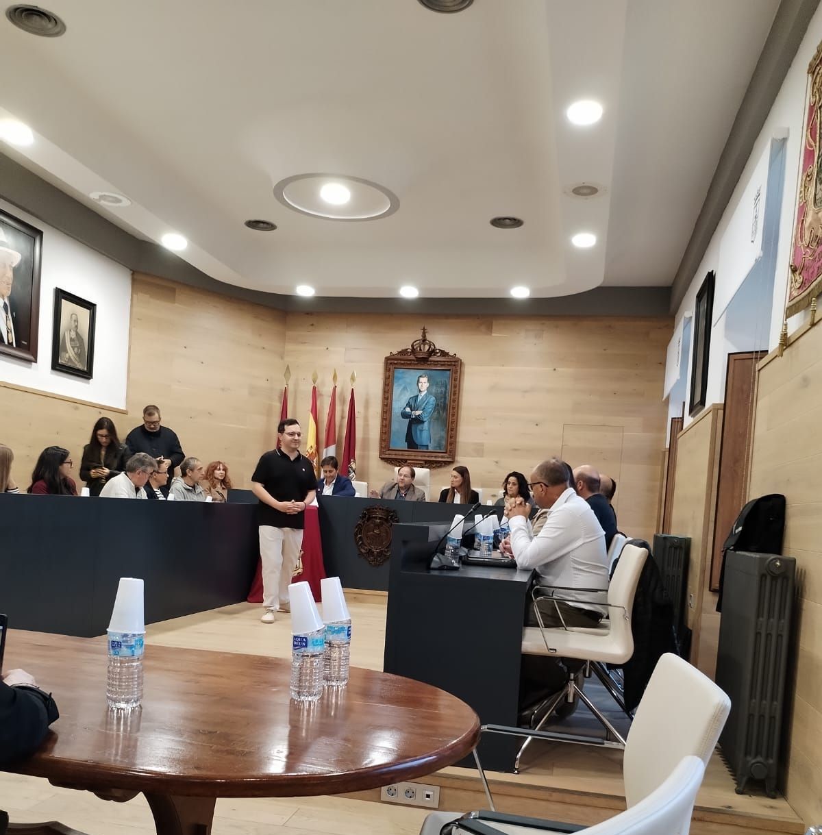 Roberto Carracedo tomando posesión como concejal de UPL en el Ayuntamiento de La Bañeza 