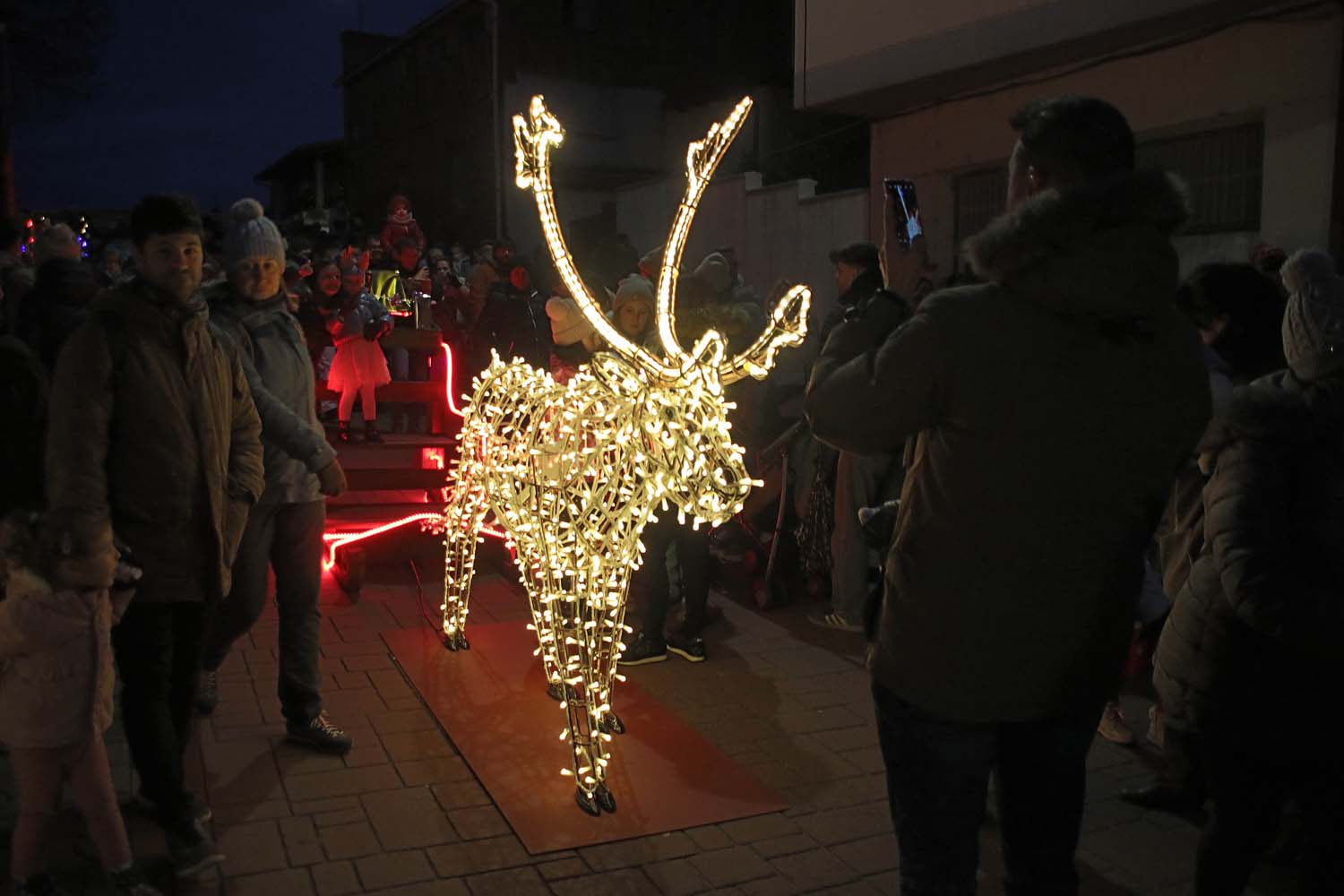 Almanza inaugura su iluminación navideña (3)