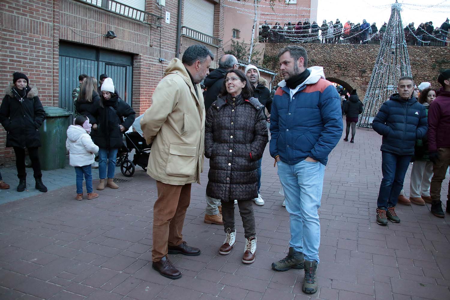 Almanza inaugura su iluminación de Navidad (1)