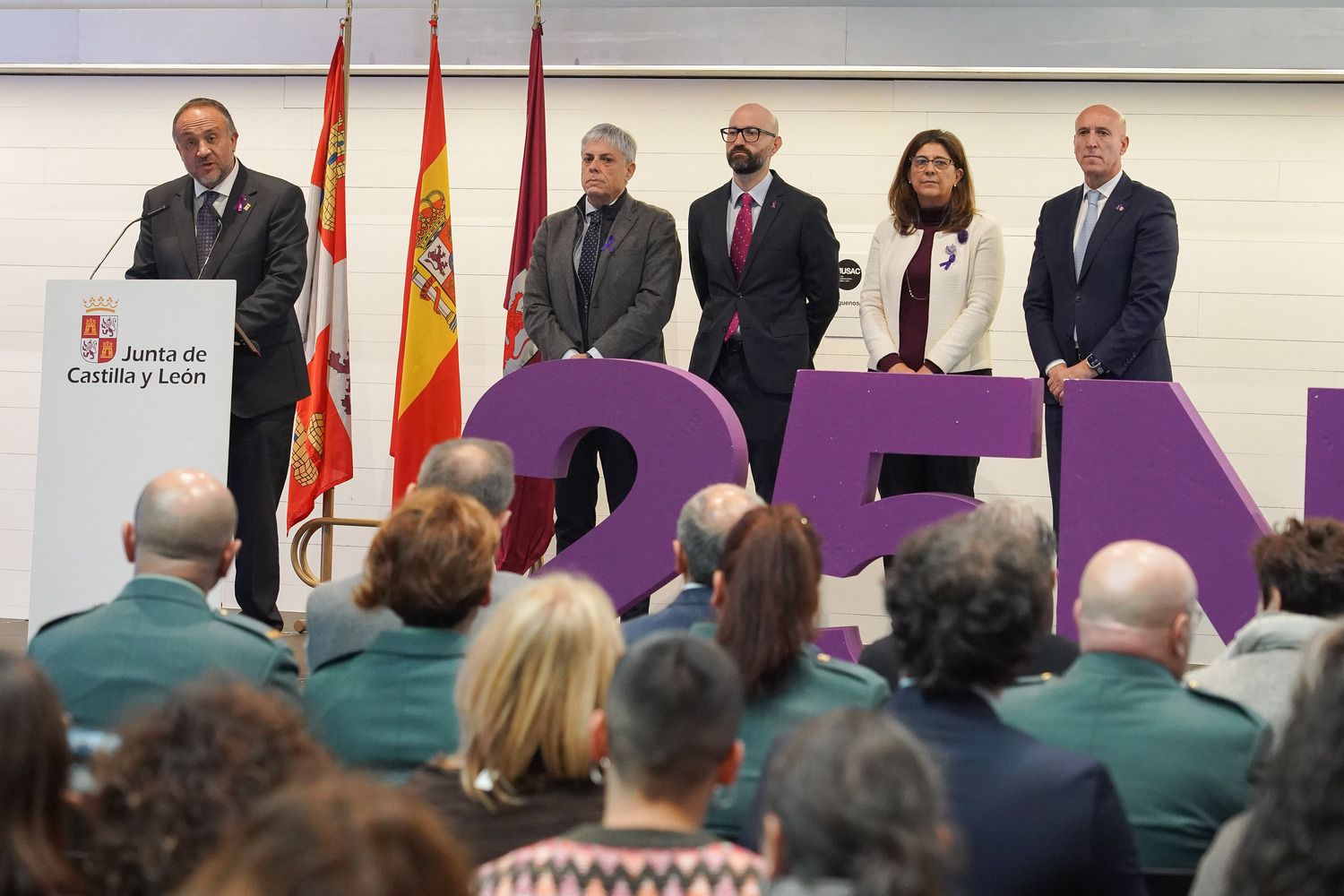 Acto institucional por el Día Internacional para la Eliminación de la Violencia contra las Mujeres en León | Campillo / ICAL