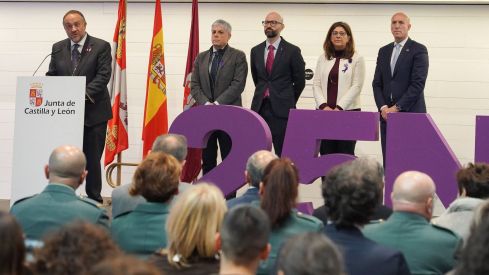 Acto institucional por el Día Internacional para la Eliminación de la Violencia contra las Mujeres en León | Campillo / ICAL
