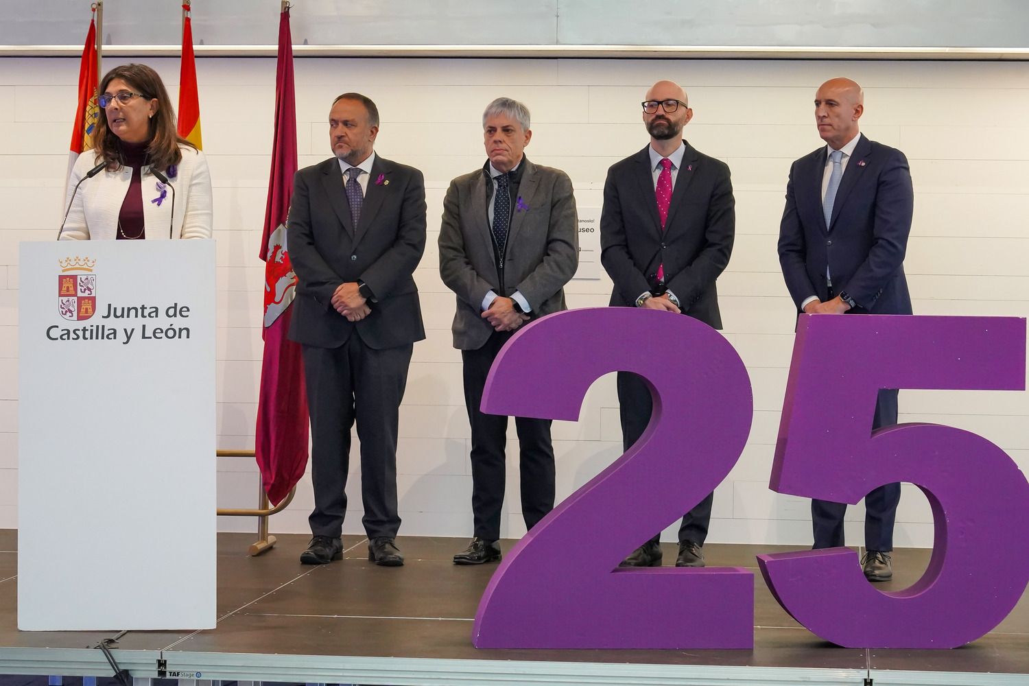 Acto institucional por el Día Internacional para la Eliminación de la Violencia contra las Mujeres en León | Campillo / ICAL