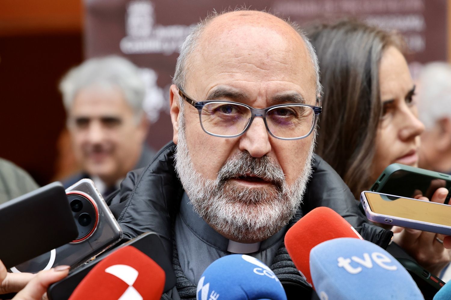 El consejero de Cultura, Turismo y Deporte, Gonzalo Santonja, inaugura la Jornada de presentación pública del programa de actuación en el pórtico occidental de la Catedral de León y de la réplica de una de sus esculturas | Campillo / ICAL