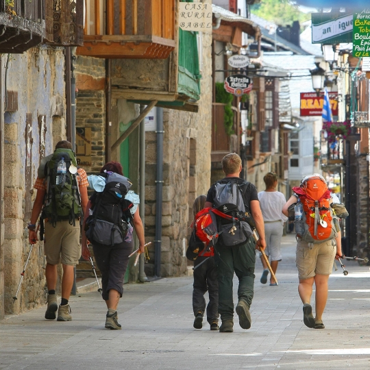  Peregrinos a su paso por la provincia de León | César Sánchez / ICAL.