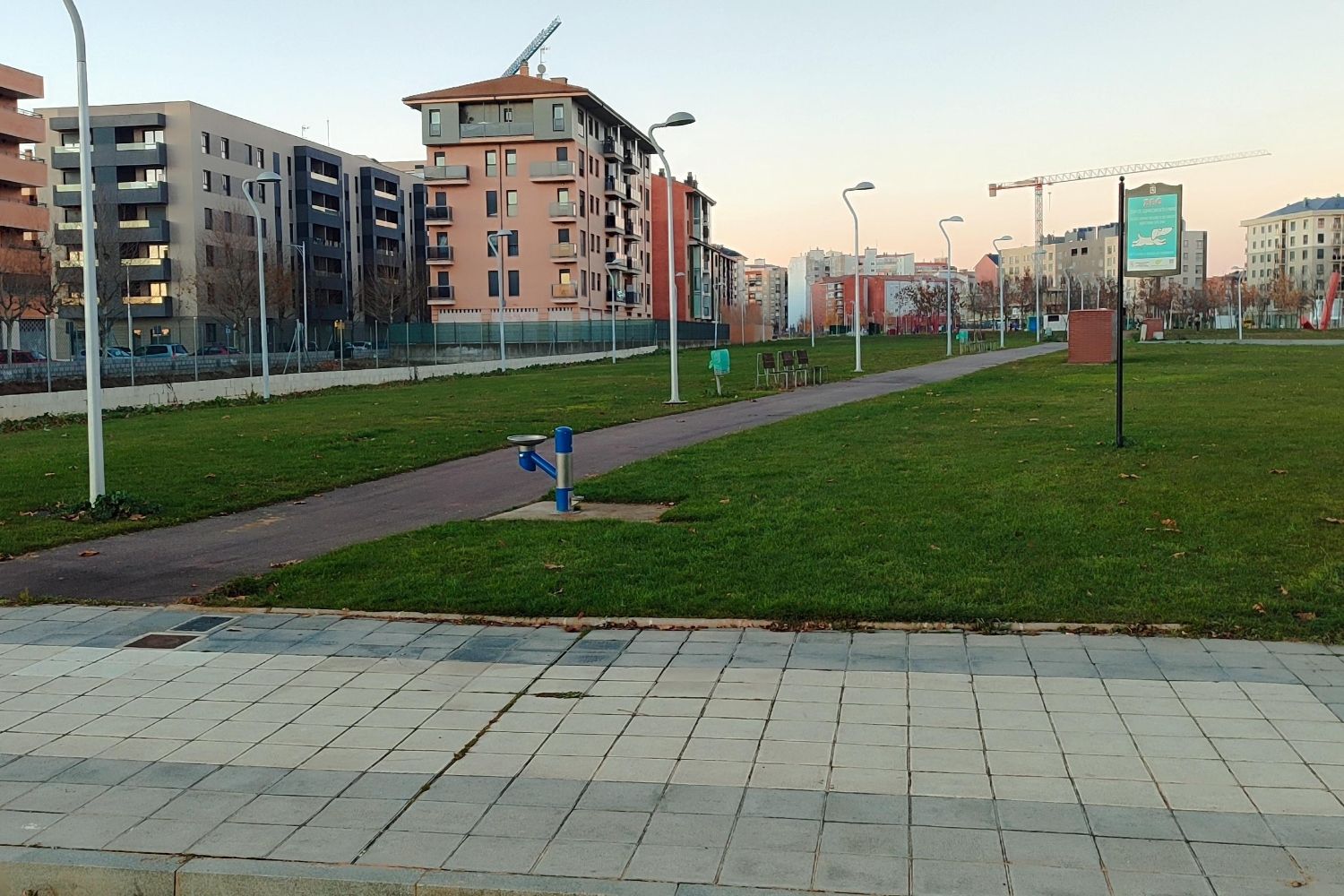 Vecinos de La Lastra denuncian irregularidades y falta de vallado en el Parque de la Participación Ciudadana y la zona canina