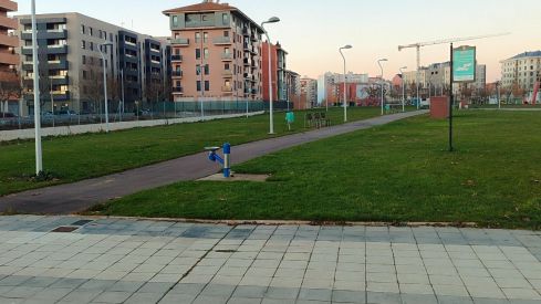 La Asociación de Vecinos de La Lastra denuncia irregularidades en la falta de vallado en el Parque de la Participación Ciudadana