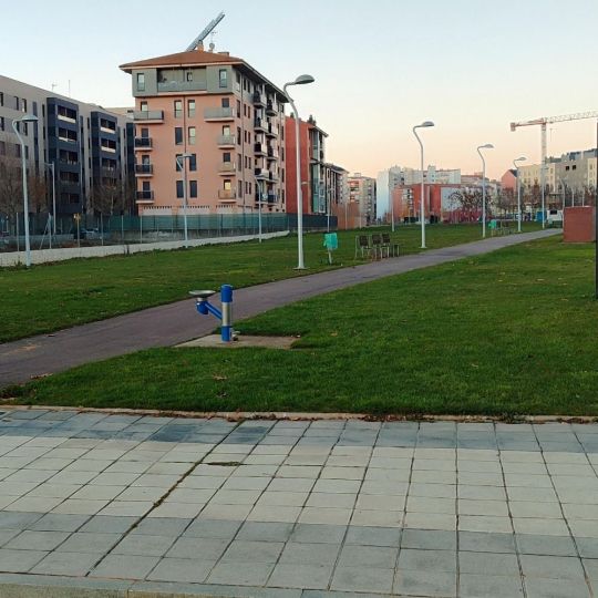 La Asociación de Vecinos de La Lastra denuncia irregularidades en la falta de vallado en el Parque de la Participación Ciudadana