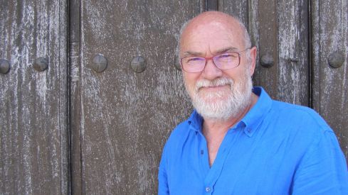 La ULE lamenta el fallecimiento del profesor y arqueólogo José Luis Avello, figura clave en la excavación del Castro de los Judíos