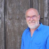 La ULE lamenta el fallecimiento del profesor y arqueólogo José Luis Avello, figura clave en la excavación del Castro de los Judíos