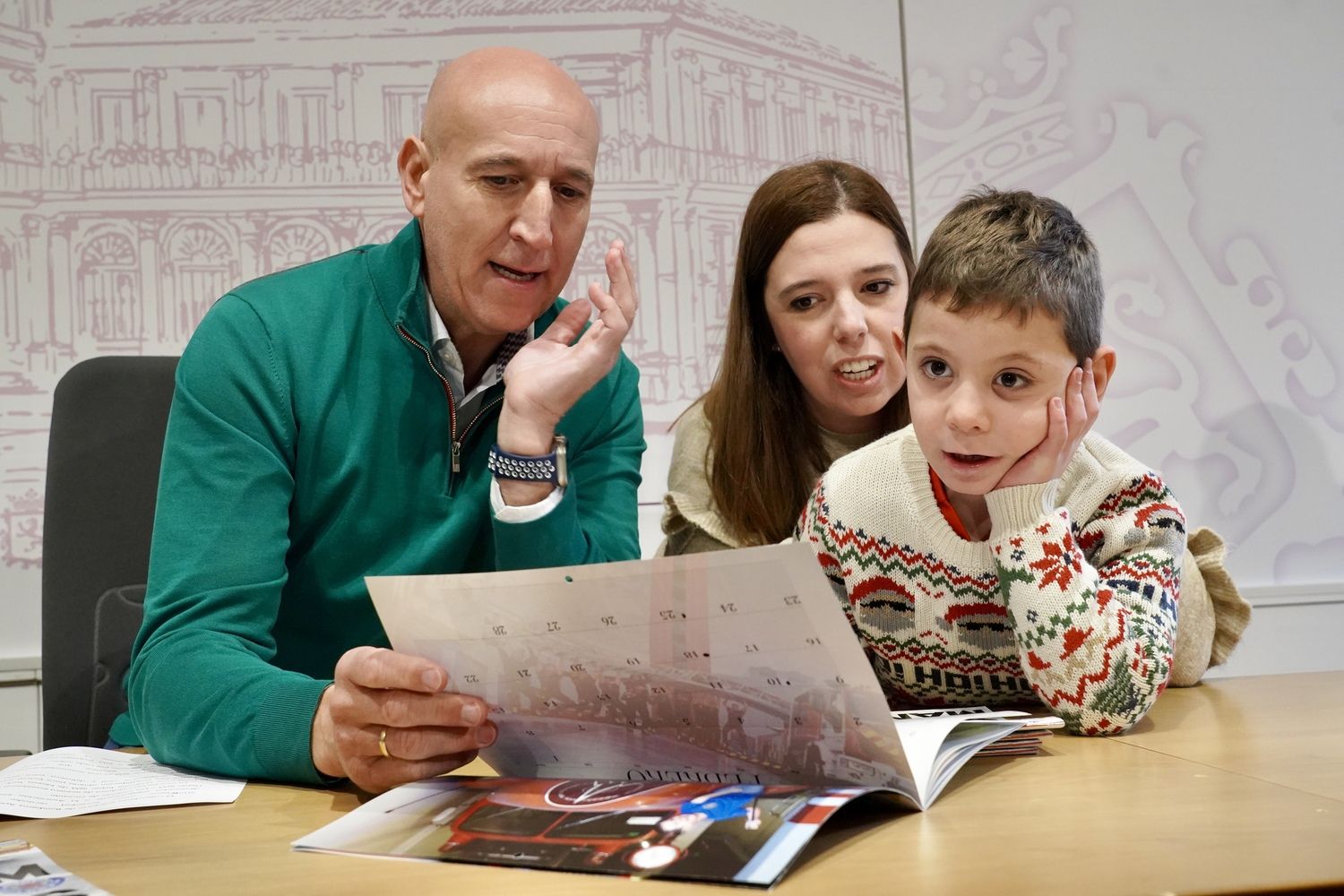 Presentación del calendario solidario de los Bomberos del Ayuntamiento de León | Campillo / ICAL