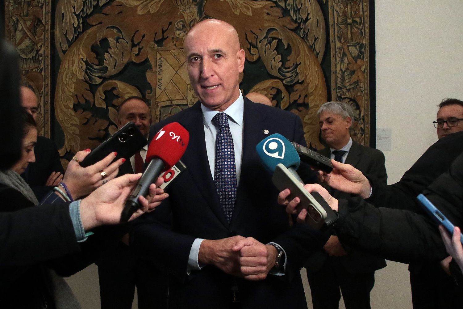 Diez pide a Puente "que se acuerde de León para temas positivos y no para continuar con afrentas" tras sus declaraciones sobre FEVE