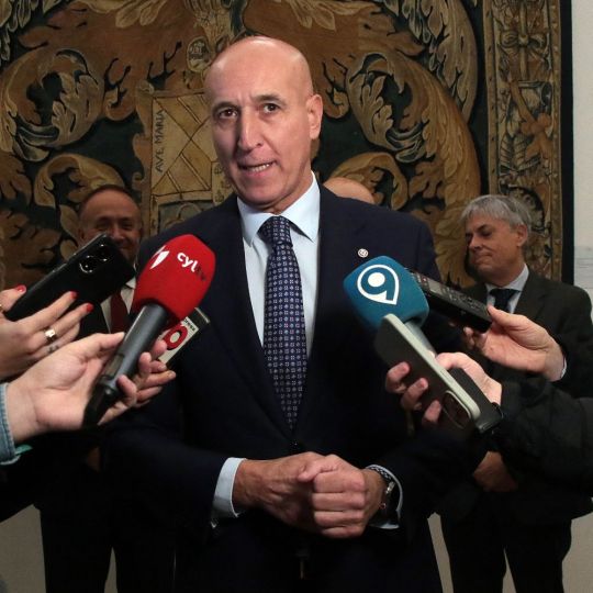 Diez pide a Puente "que se acuerde de León para temas positivos y no para continuar con afrentas" tras sus declaraciones sobre FEVE