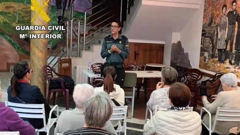 La Guardia Civil de León ofrece 54 charlas para reforzar la seguridad de los mayores La Guardia Civil de León ofrece 54 charlas para reforzar la seguridad de los mayores