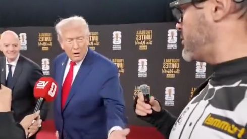 El 'esmoquin' de la Cultural Leonesa conquista a Donald Trump durante el sorteo del Mundial El 'esmoquin' de la Cultural Leonesa conquista a Donald Trump durante el sorteo del Mundial