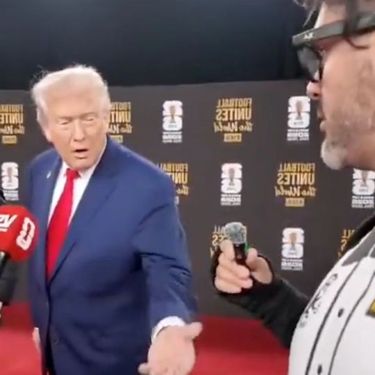 El 'esmoquin' de la Cultural Leonesa conquista a Donald Trump durante el sorteo del Mundial