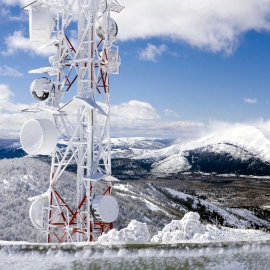 Imagen de archivo de una antena de telefonía en la nieve | IStock - Magaiza Imagen de archivo de una antena de telefonía en la nieve | IStock - Magaiza