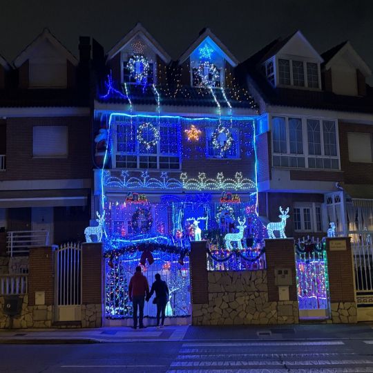 La casa con más luces navideñas de León y el alfoz ya ilumina Trobajo del Camino La casa con más luces navideñas de León y el alfoz ya ilumina Trobajo del Camino