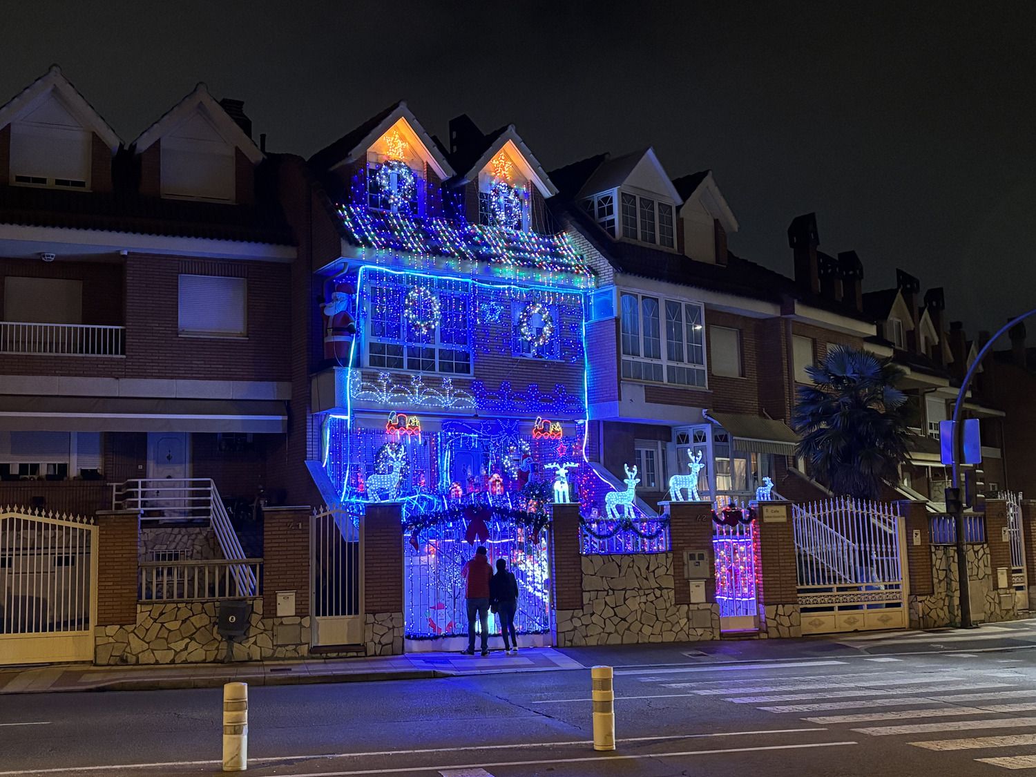 La casa con más luces navideñas de León y el alfoz ya ilumina Trobajo del Camino