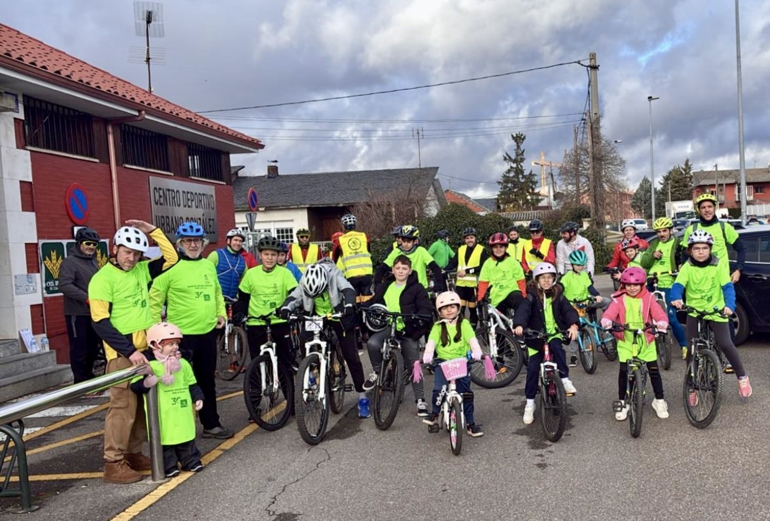 Primera marcha ciclista popular a favor de la investigación de la ELA en San Andrés del Rabanedo | ICAL