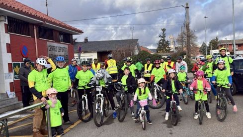 Primera marcha ciclista popular a favor de la investigación de la ELA en San Andrés del Rabanedo | ICAL