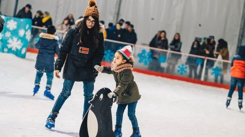Disfruta de la Navidad en Espacio León: Pista de hielo, deportes y ocio para toda la familia