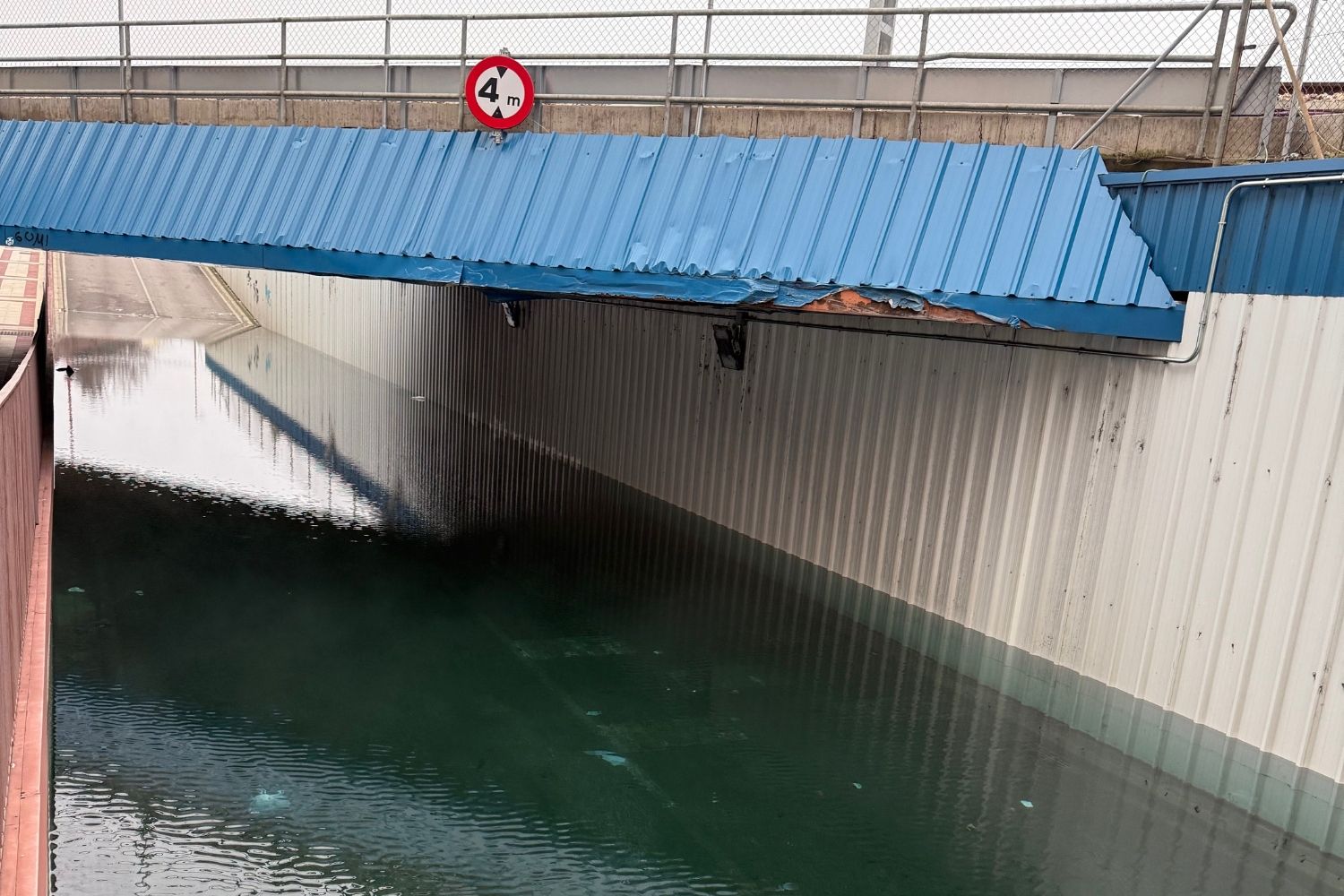 San Andrés del Rabanedo mantiene completamente cerrados los túneles de la calle Príncipe: Exigen el soterramiento como solución "única"