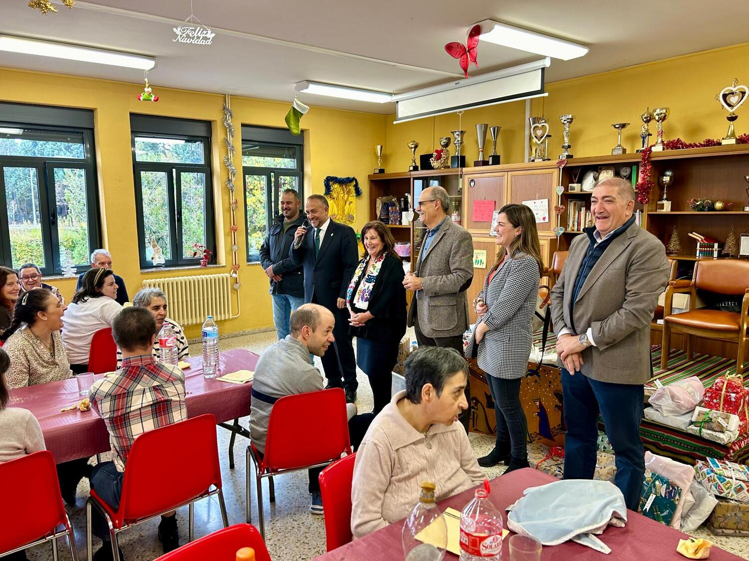 La Diputación de León inicia en el Sagrado Corazón la ronda de visitas navideñas a los centros asistenciales