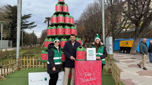 León impulsa el reciclaje de vidrio en Navidad con árbol interactivo y campaña educativa