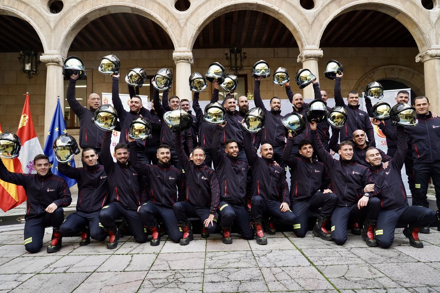 Acto de recibimiento a los 25 nuevos bomberos del Servicio de Prevención, Extinción de Incendios y Salvamento de la Diputación de León | Campillo / ICAL