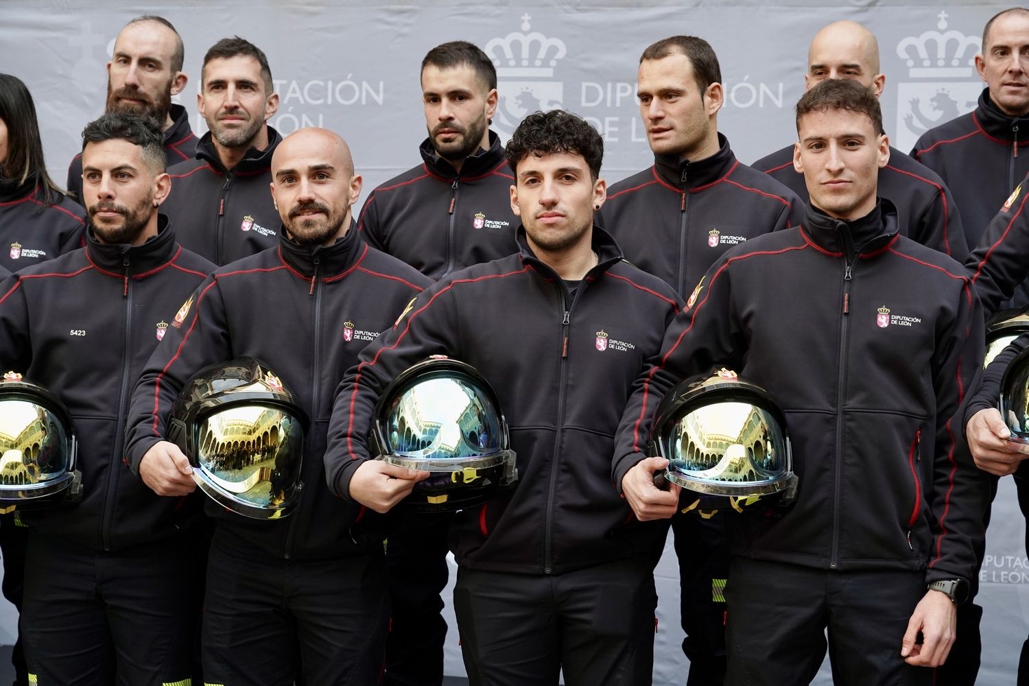 Acto de recibimiento a los 25 nuevos bomberos del Servicio de Prevención, Extinción de Incendios y Salvamento de la Diputación de León | Campillo / ICAL