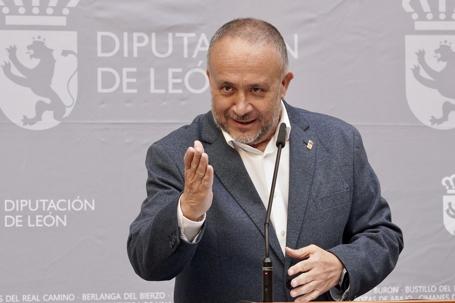 Acto de recibimiento a los 25 nuevos bomberos del Servicio de Prevención, Extinción de Incendios y Salvamento de la Diputación de León | Campillo / ICAL