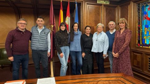 Ningún mayor solo en Navidad: El Ayuntamiento de León oferta 130 plazas del programa ‘Navidad en compañía’ 