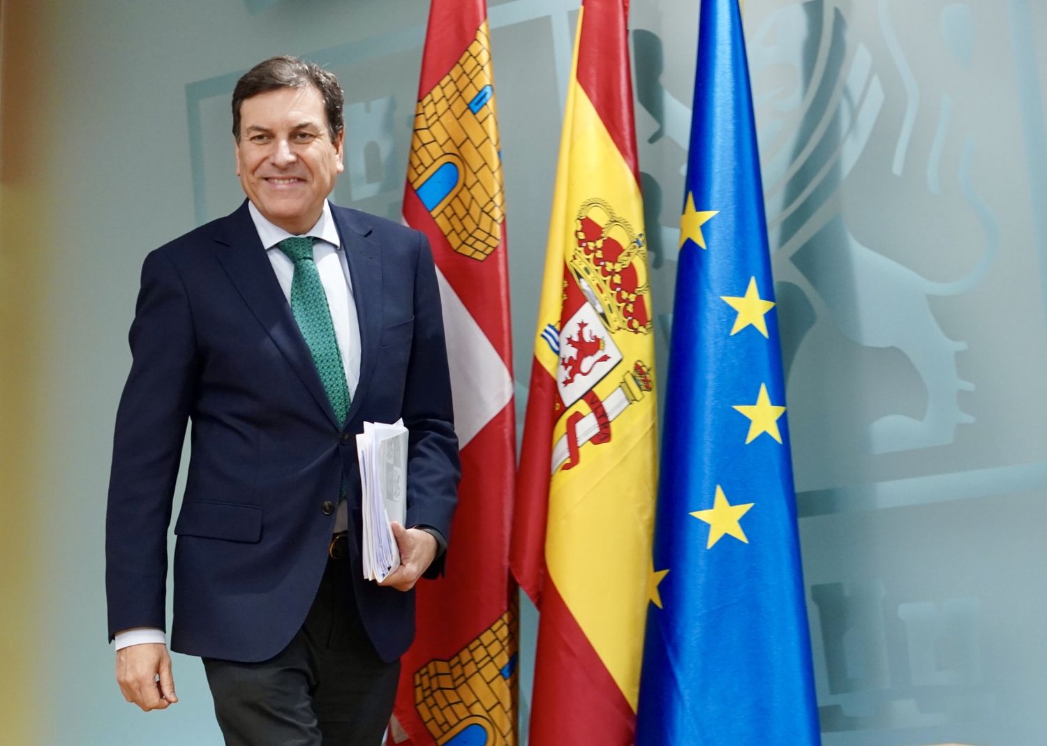 El consejero de Economía y Hacienda y portavoz, Carlos Fernández Carriedo, comparece en rueda de prensa posterior al Consejo de Gobierno | Miriam Chacón / ICAL