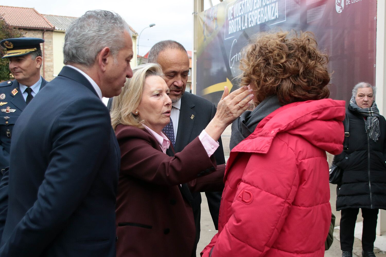 La Diputación de León rinde homenaje a la Unidad Militar de Emergencias | Peio García / ICAL La Diputación de León rinde homenaje a la Unidad Militar de Emergencias | Peio García / ICAL