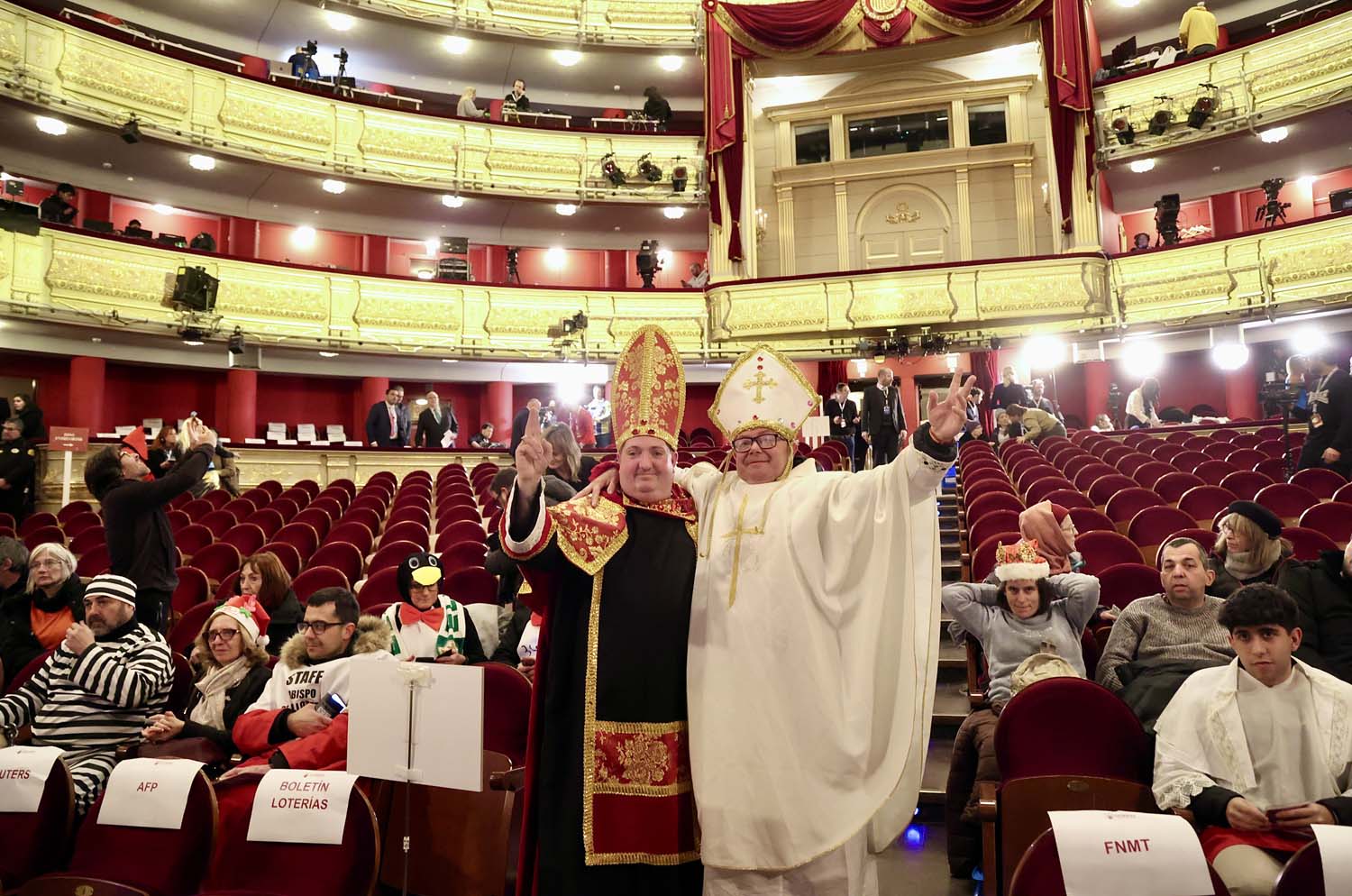 El 'obispo de la Lotería' de León no falla a su cita con el Sorteo Extraordinario de Navidad | Juan Lázaro / ICAL