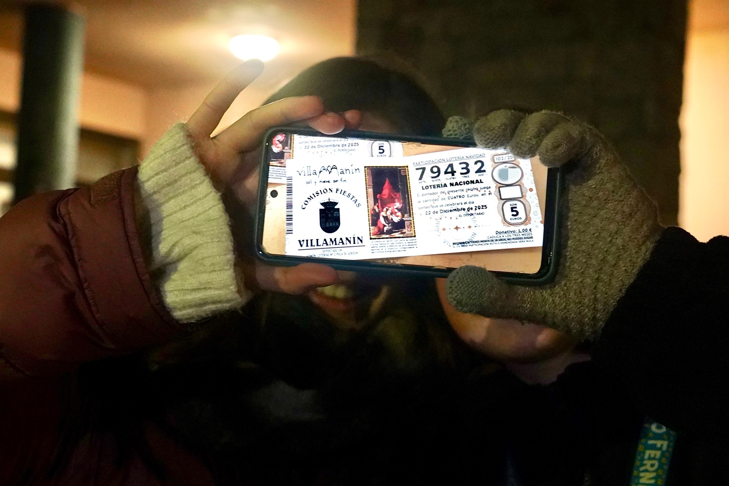 Campillo / ICAL. Reunión entre la Comisión de Fiestas de Villamanín y los vecinos premiados con el gordo de la Lotería de Navidad