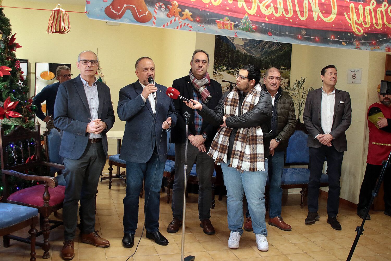 La Diputación de León cierra en la residencia santa Luisa la tradicional ronda de visitas navideñas a los centros asistenciales | Peio García / ICAL La Diputación de León cierra en la residencia santa Luisa la tradicional ronda de visitas navideñas a los centros asistenciales | Peio García / ICAL