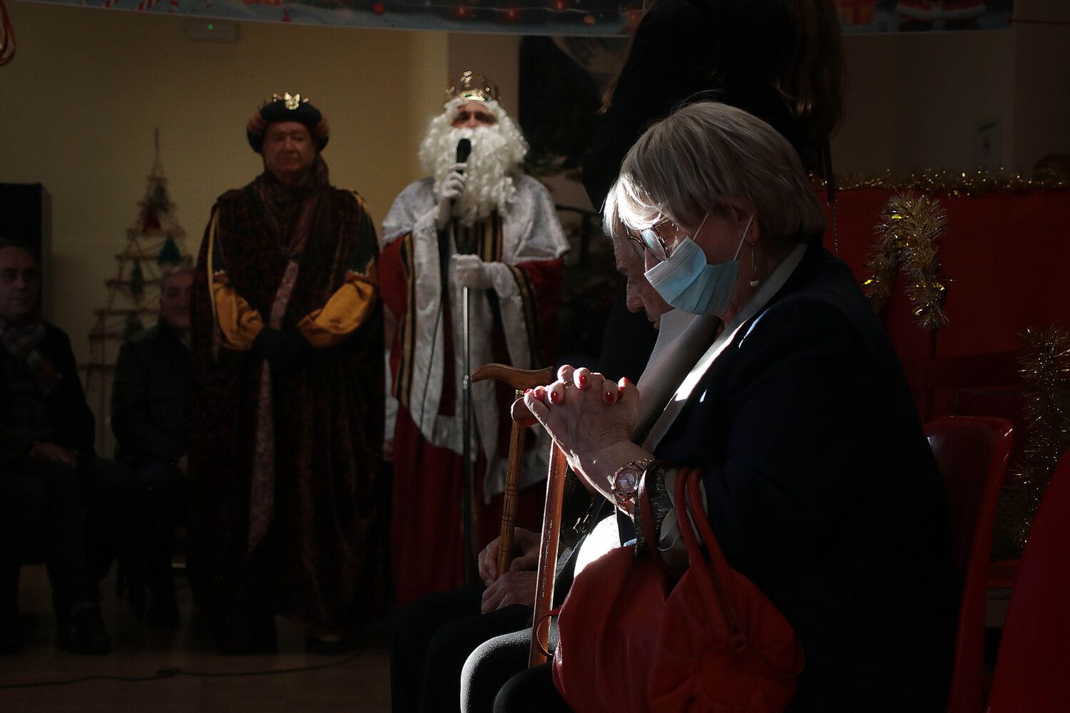 Visita navideña del presidente de la Diputación de León a la residencia santa Luisa de la capital | Peio García / ICAL Visita navideña del presidente de la Diputación de León a la residencia santa Luisa de la capital | Peio García / ICAL