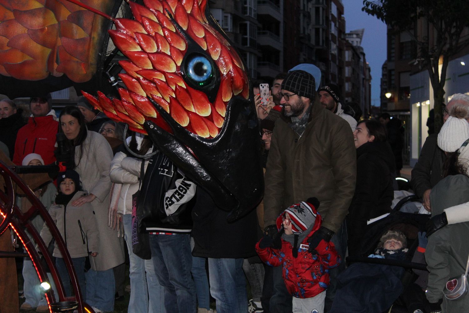 La Cabalgata de los Reyes Magos inundan León de magia | José Martín