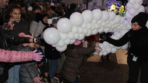 La Cabalgata de los Reyes Magos inundan León de magia | José Martín