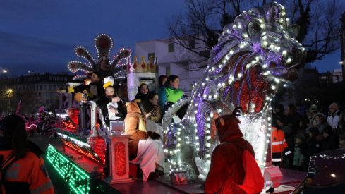 La Cabalgata de los Reyes Magos inundan León de magia | José Martín