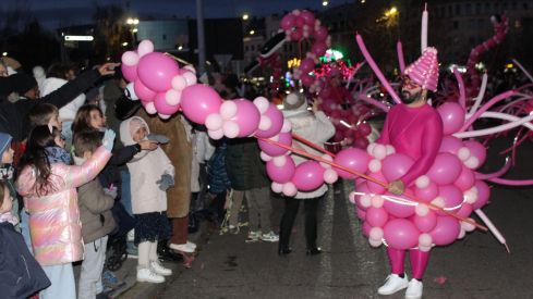 La Cabalgata de los Reyes Magos inundan León de magia | José Martín