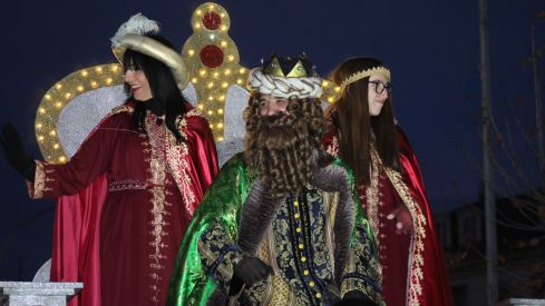 La Cabalgata de los Reyes Magos inundan León de magia | José Martín