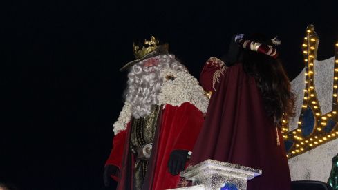 La Cabalgata de los Reyes Magos inundan León de magia | José Martín
